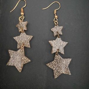 Gold acrylic star earrings. Light weight ⭐️